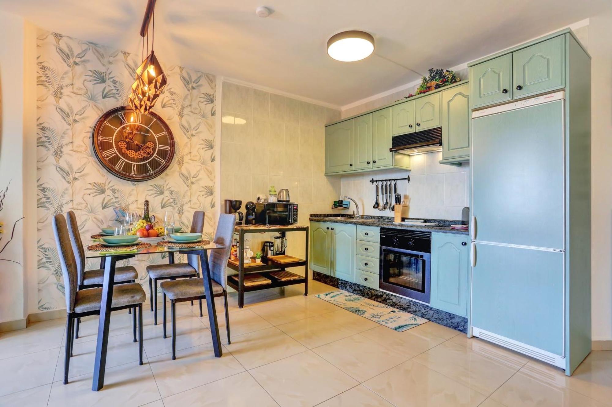 Luxory Dreamy Sunset, Seafront, Direct Access To The Promenade,Wifi,Pool,Free Parking Apartment Los Cristianos  Exterior photo